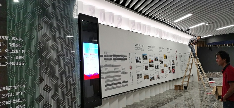 中億睿互動滑軌屏為重慶市輕工業(yè)學校打造智慧校園