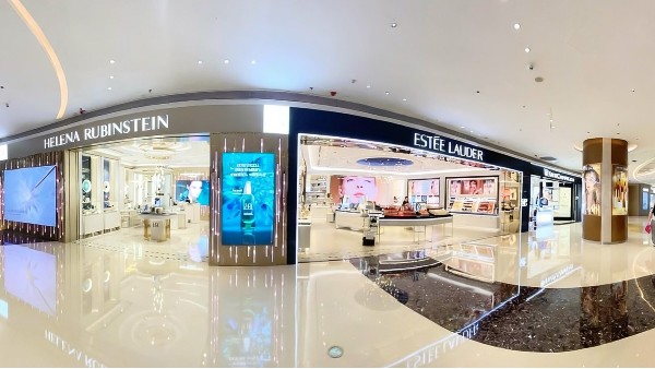 告別傳統(tǒng)海報(bào)！新一代廣告機(jī)如何用AI撬動(dòng)千億營銷市場